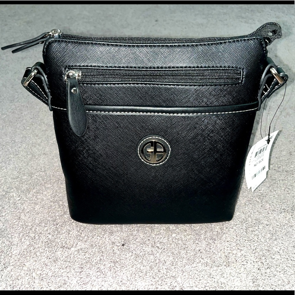 This bag is a cross body bag it’s new and not used not sure what the brand is